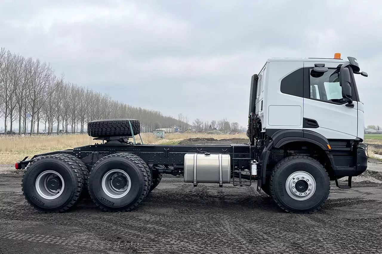 Iveco T-Way AT720T47WTH 6x6 Tractor Head