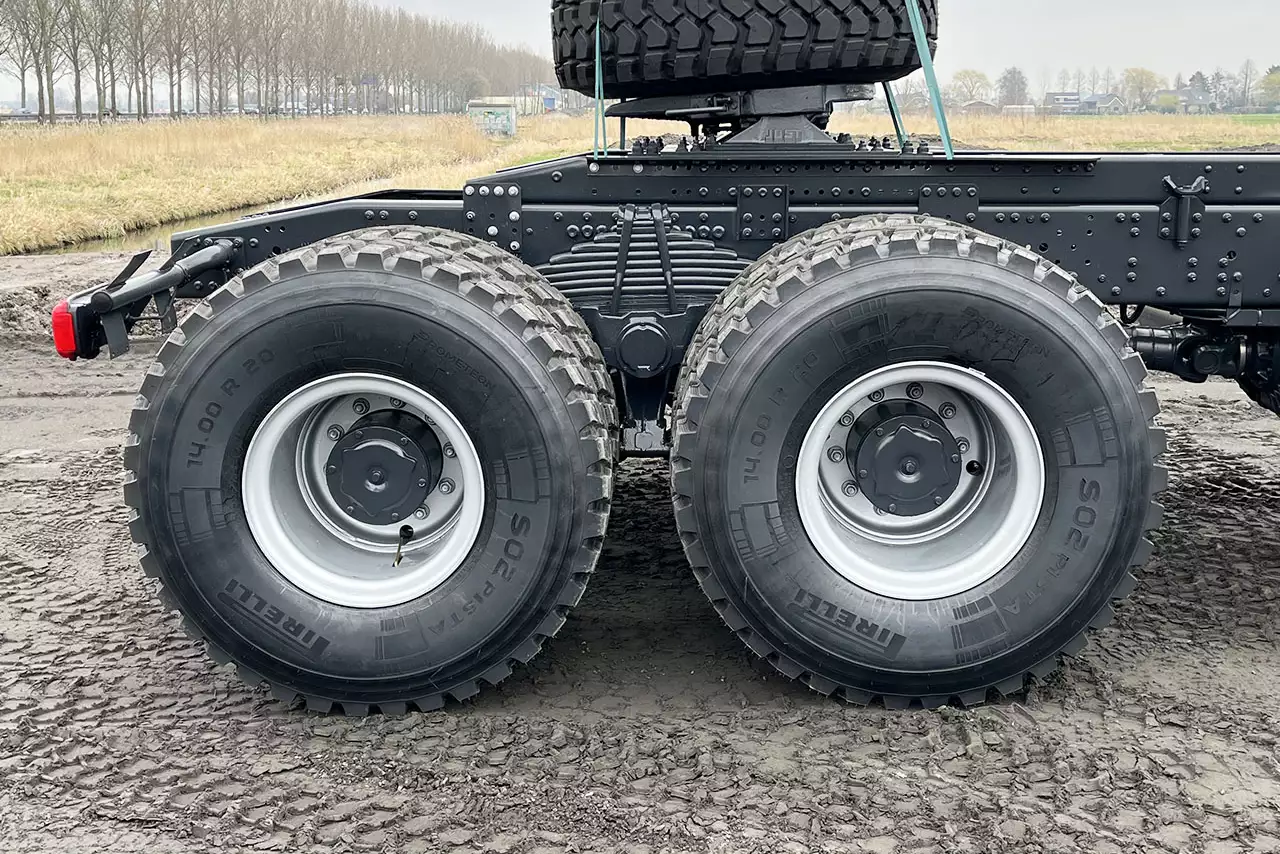 Iveco T-Way AT720T47WTH 6x6 Tractor Head