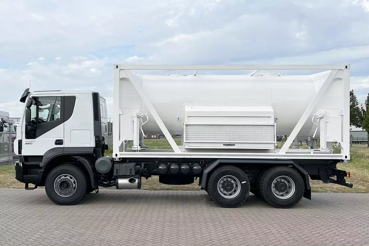 Iveco Trakker AT380T38H