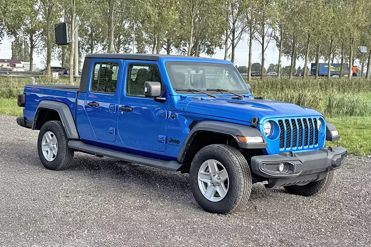 Jeep Gladiator Sport 4x4 SUV (veivulo utilitario esportivo)
