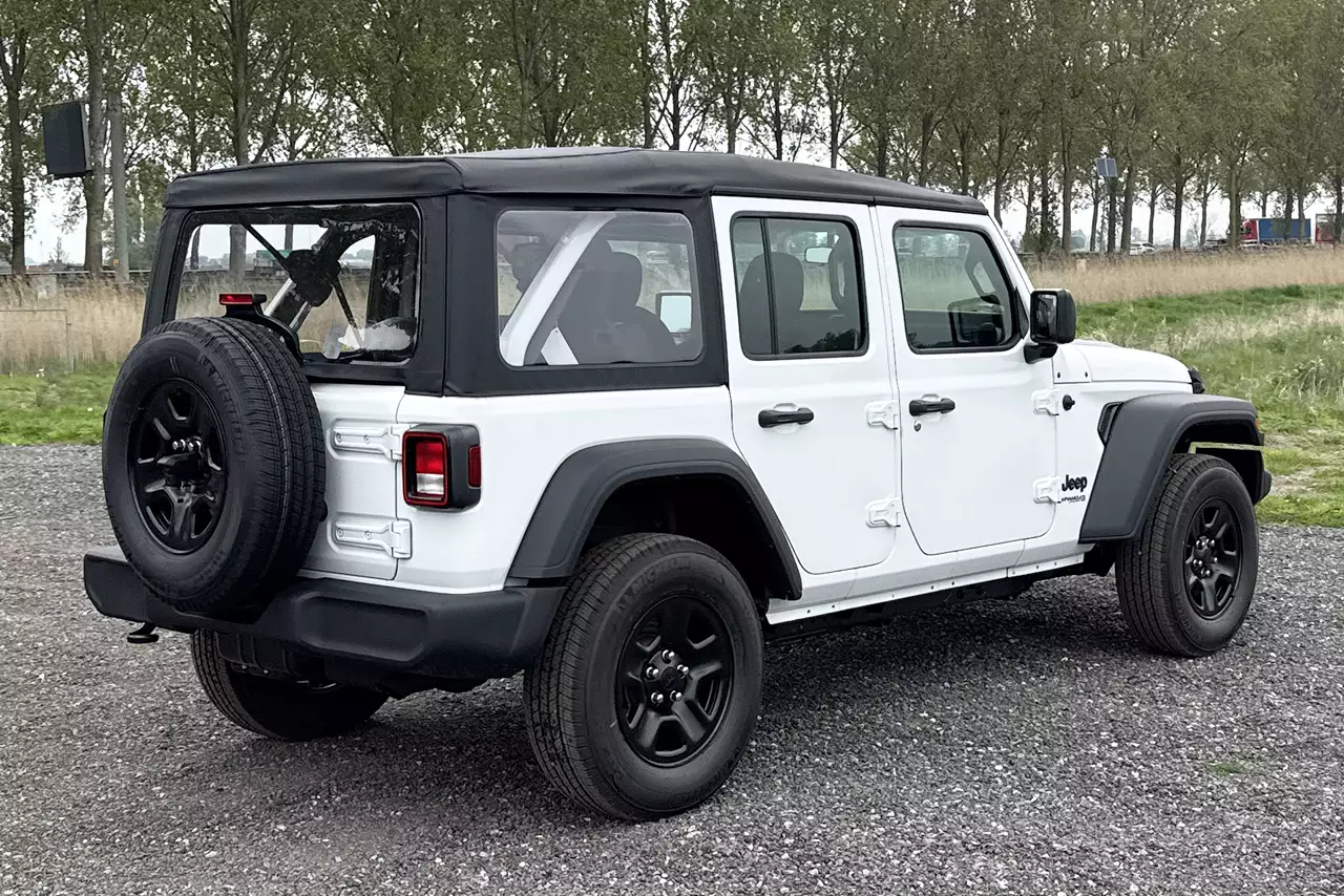Jeep Wrangler Unlimited 4x4 Multi-Purpose Vehicle (MPV)