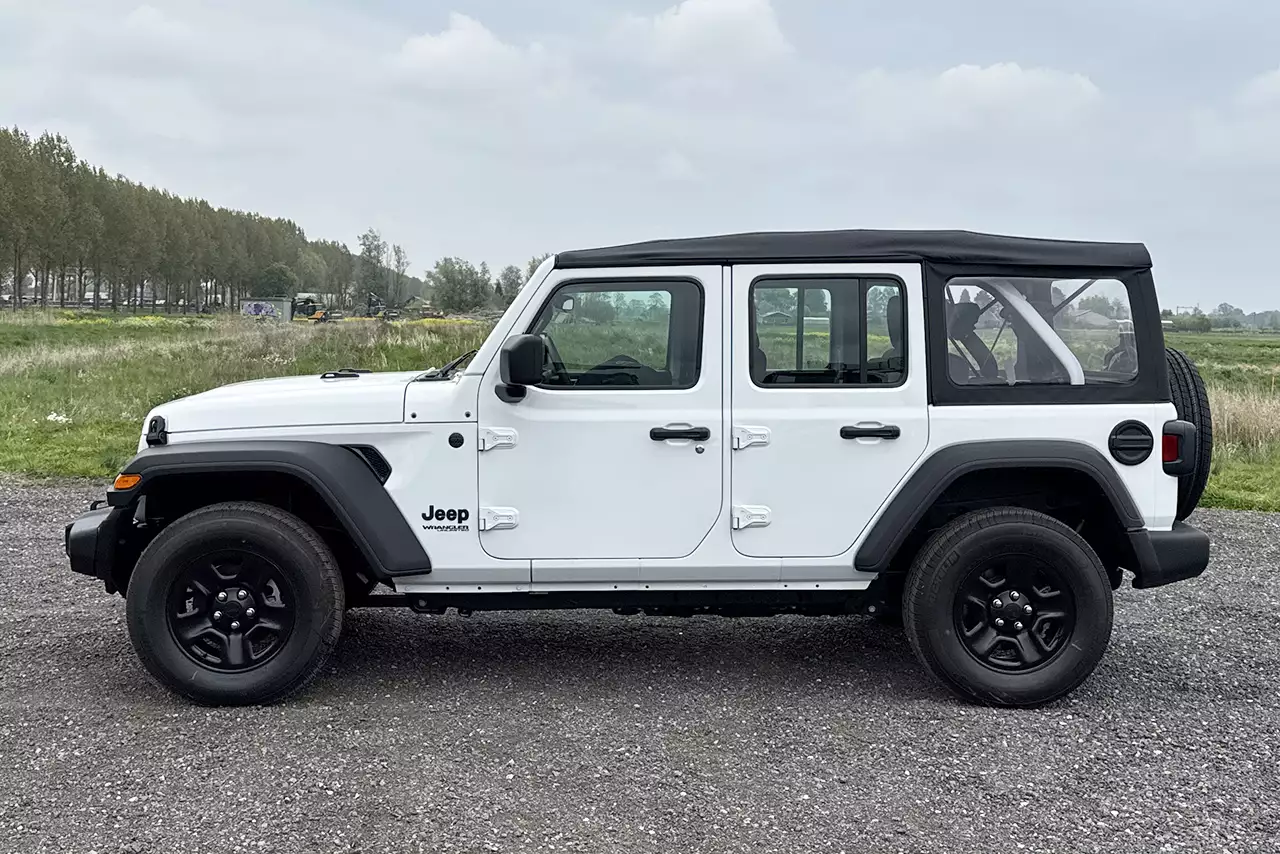 Jeep Wrangler Unlimited 4x4 Multi-Purpose Vehicle (MPV)