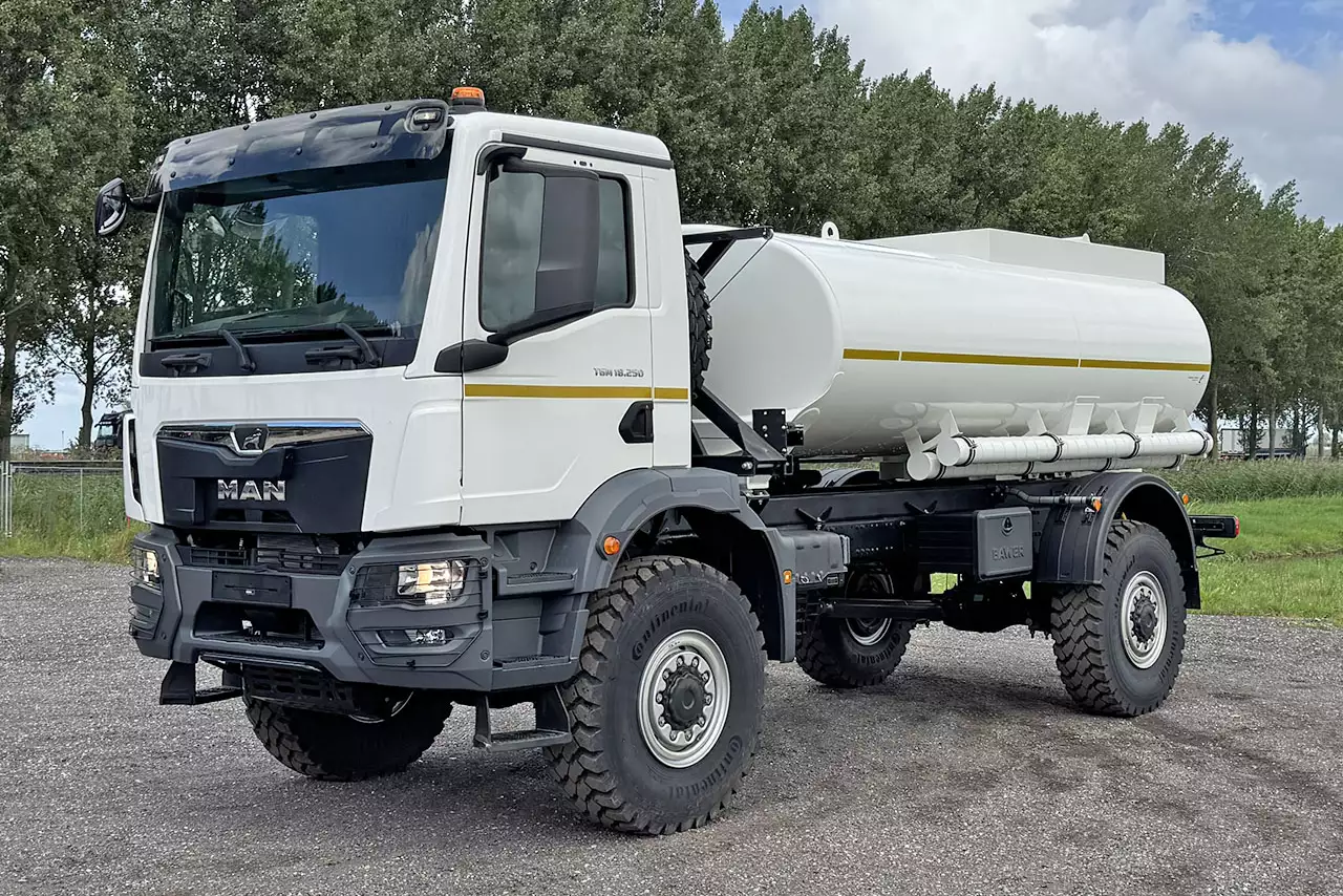 MAN TGM 18.250 BB 4x4 Fuel Tank Truck