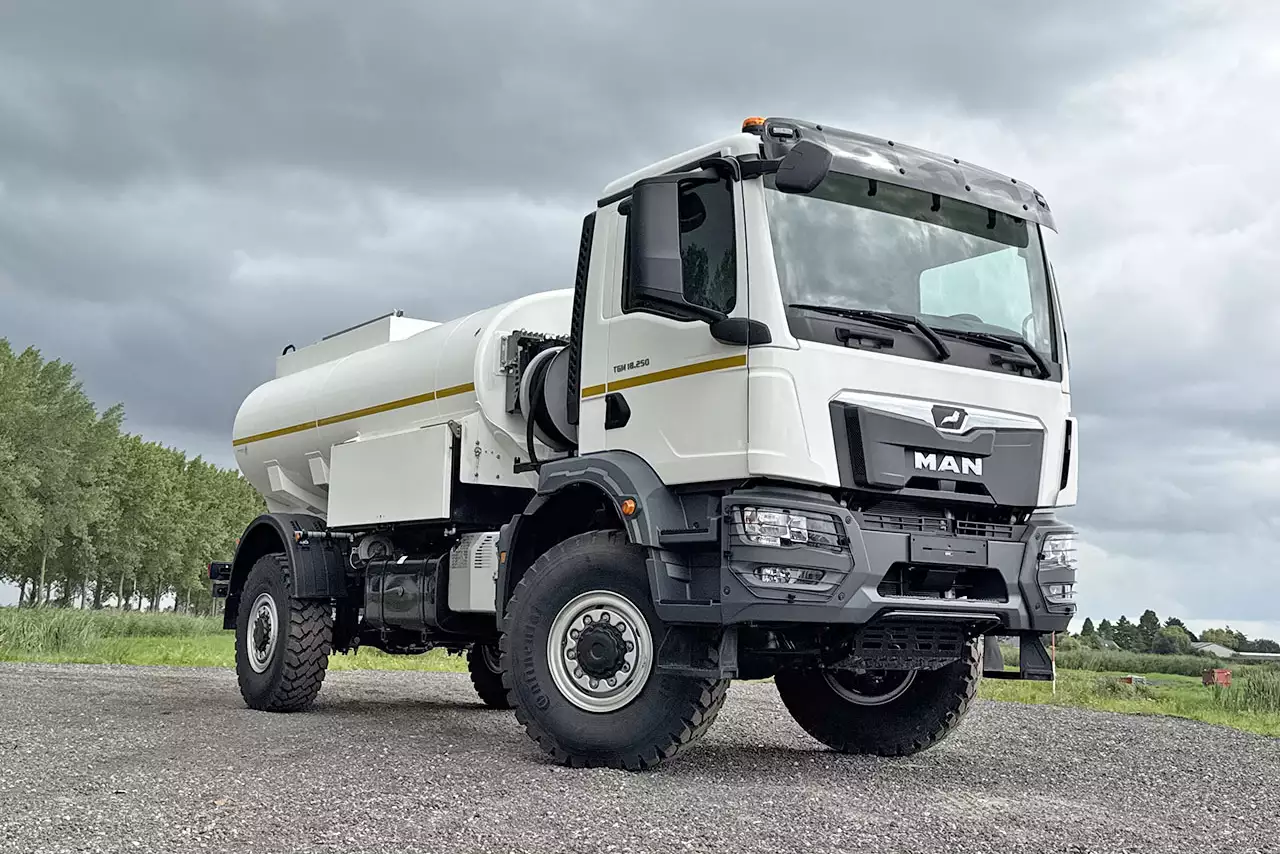 MAN TGM 18.250 BB 4x4 Fuel Tank Truck