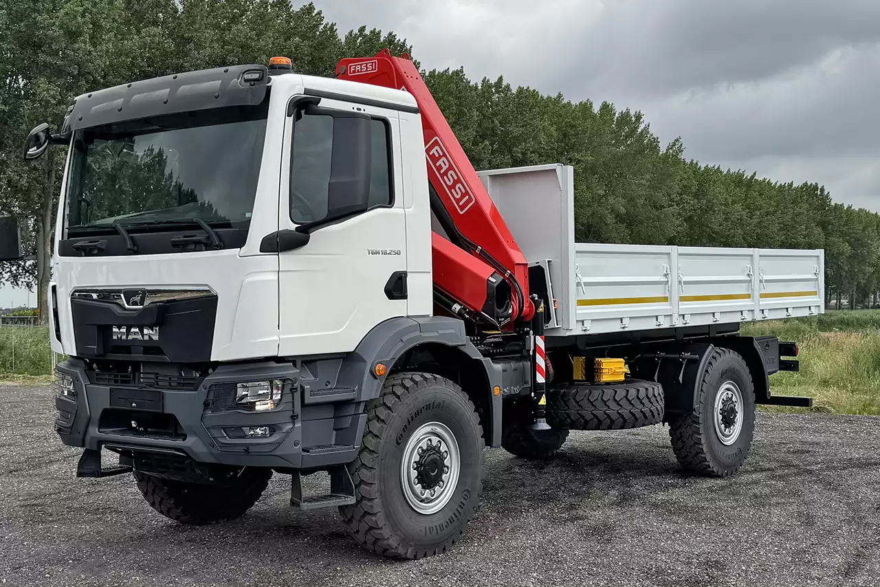 MAN TGM 18.250 BB CH 4x4 Camion grue