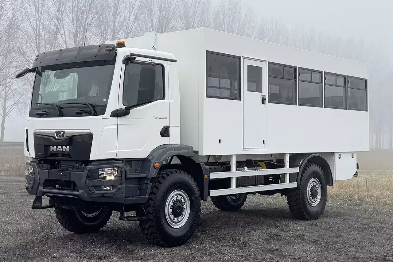 MAN TGM 18.250 BB CH 4x4 Midi autocarro