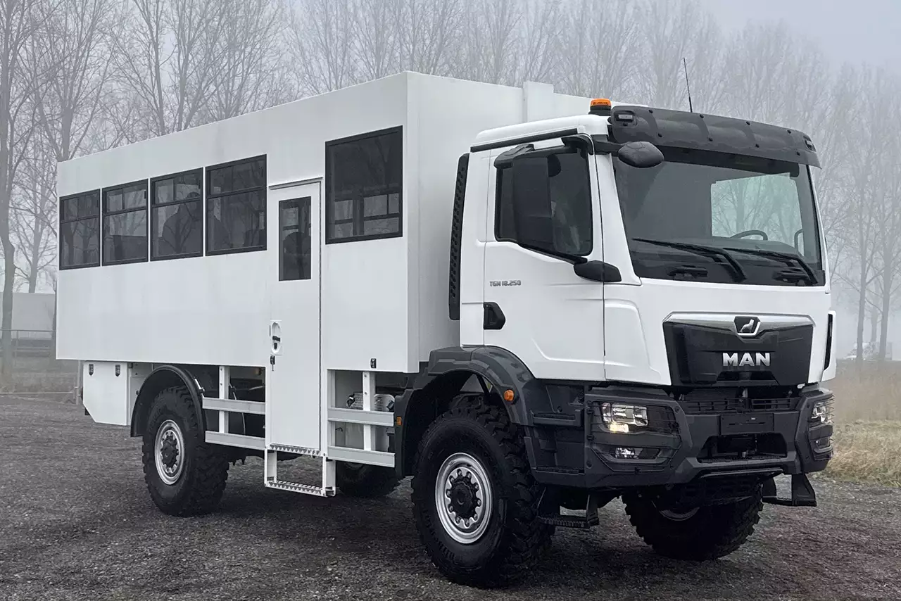 MAN TGM 18.250 BB CH 4x4 Midi autocarro