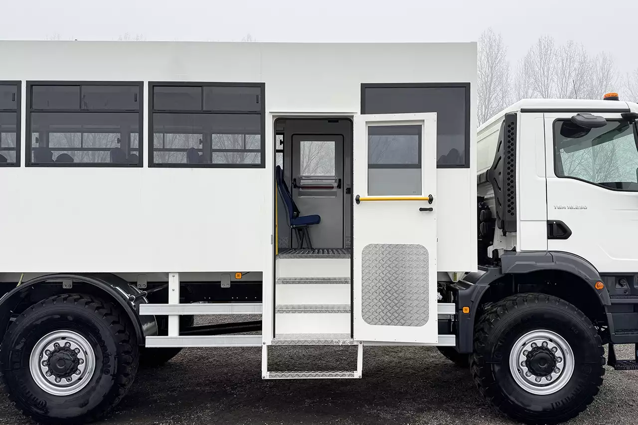 MAN TGM 18.250 BB CH 4x4 Midi autocarro