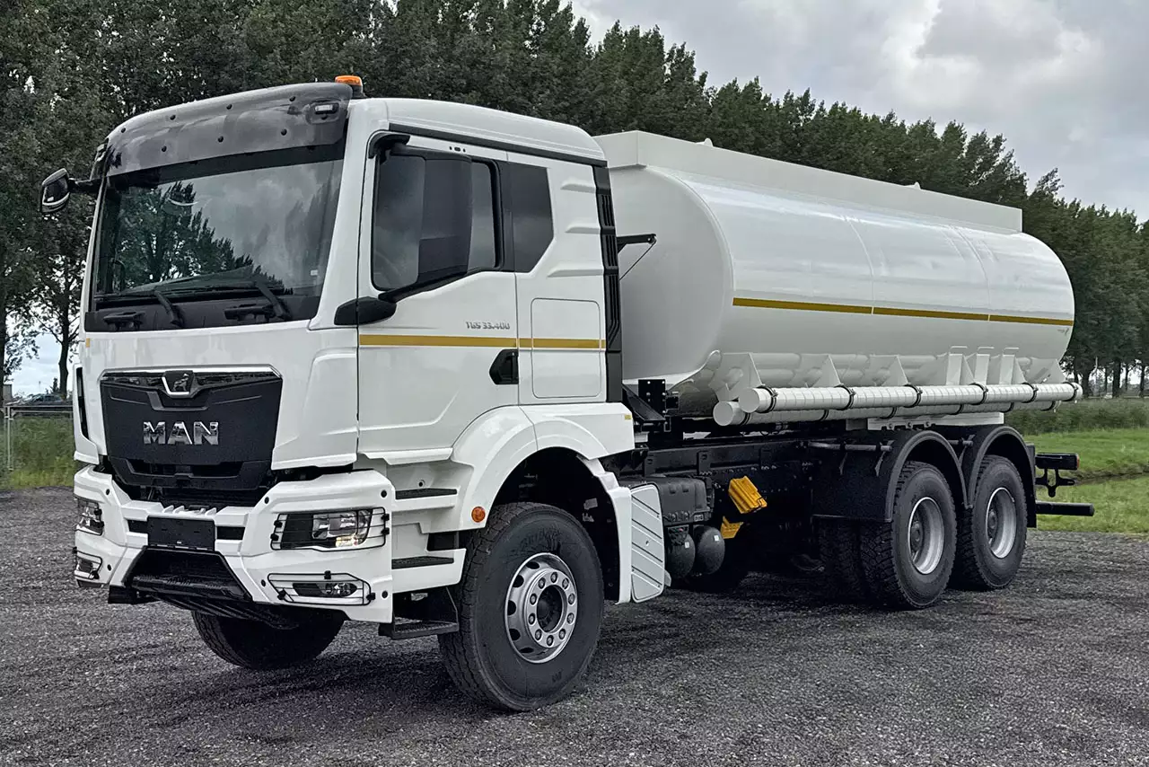 MAN TGS 33.400 BB CH 6x4 Camion citerne à carburant