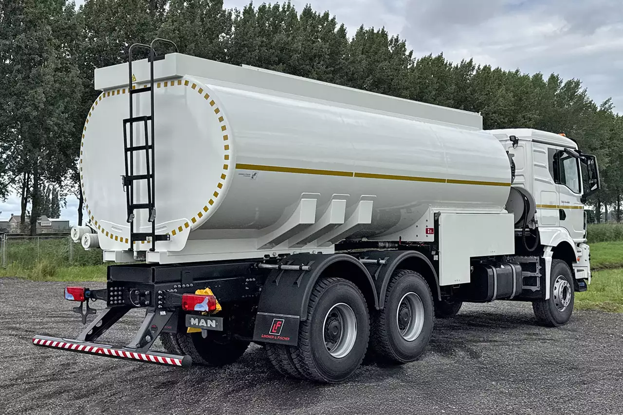 MAN TGS 33.400 BB CH 6x4 Camion citerne à carburant