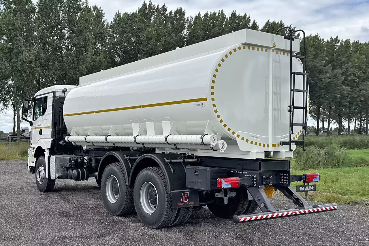 MAN TGS 33.400 BB CH 6x4 Camion citerne à carburant