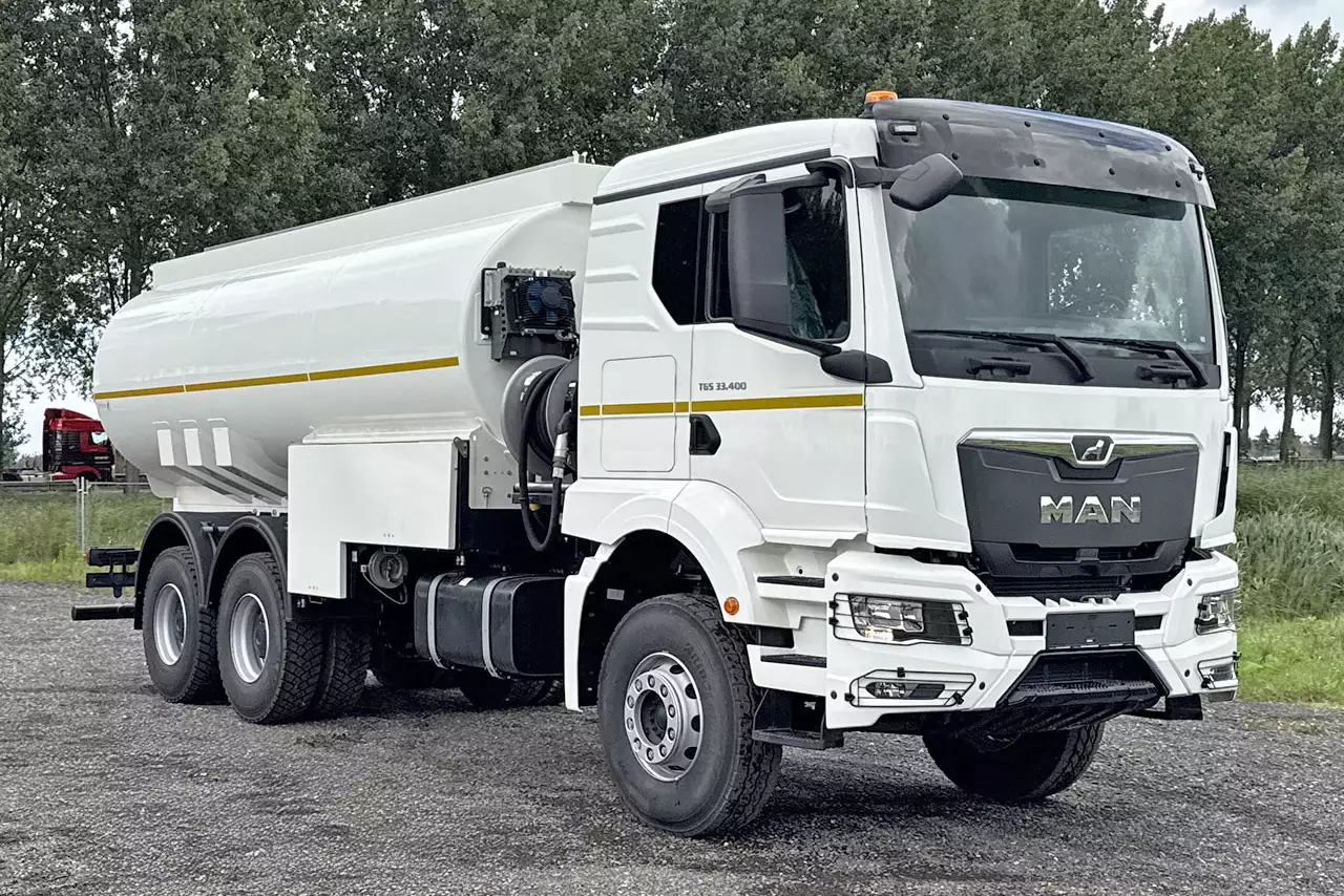 MAN TGS 33.400 BB CH 6x4 Camion citerne à carburant