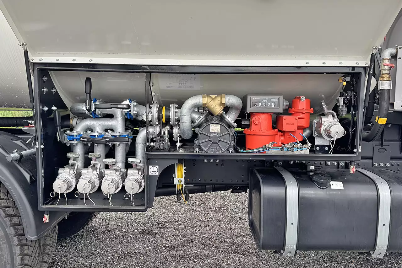 MAN TGS 33.400 BB CH 6x4 Camion citerne à carburant