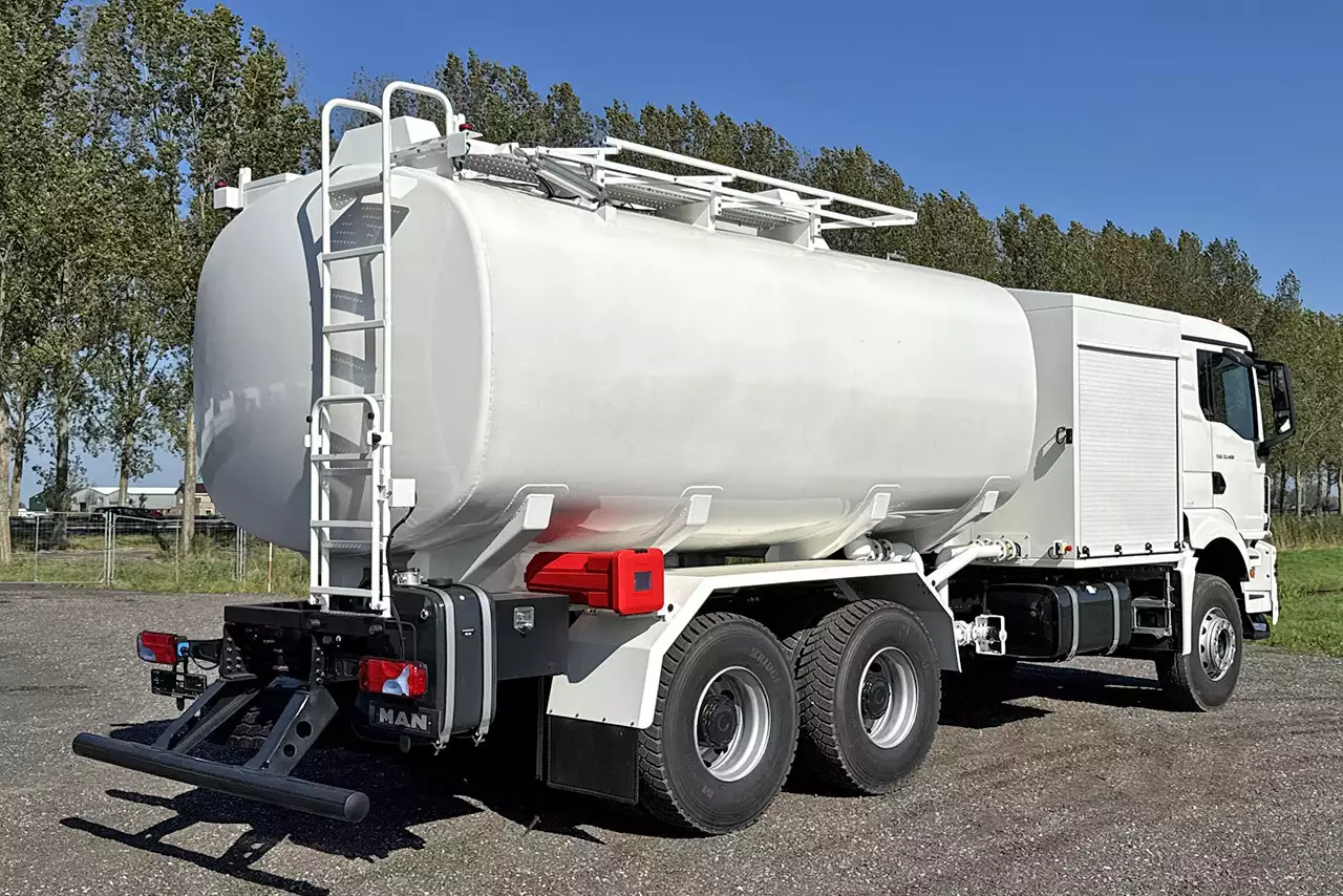 MAN TGS 33.400 BB CH ADR 6x4 Camião com tanque combustival de avião