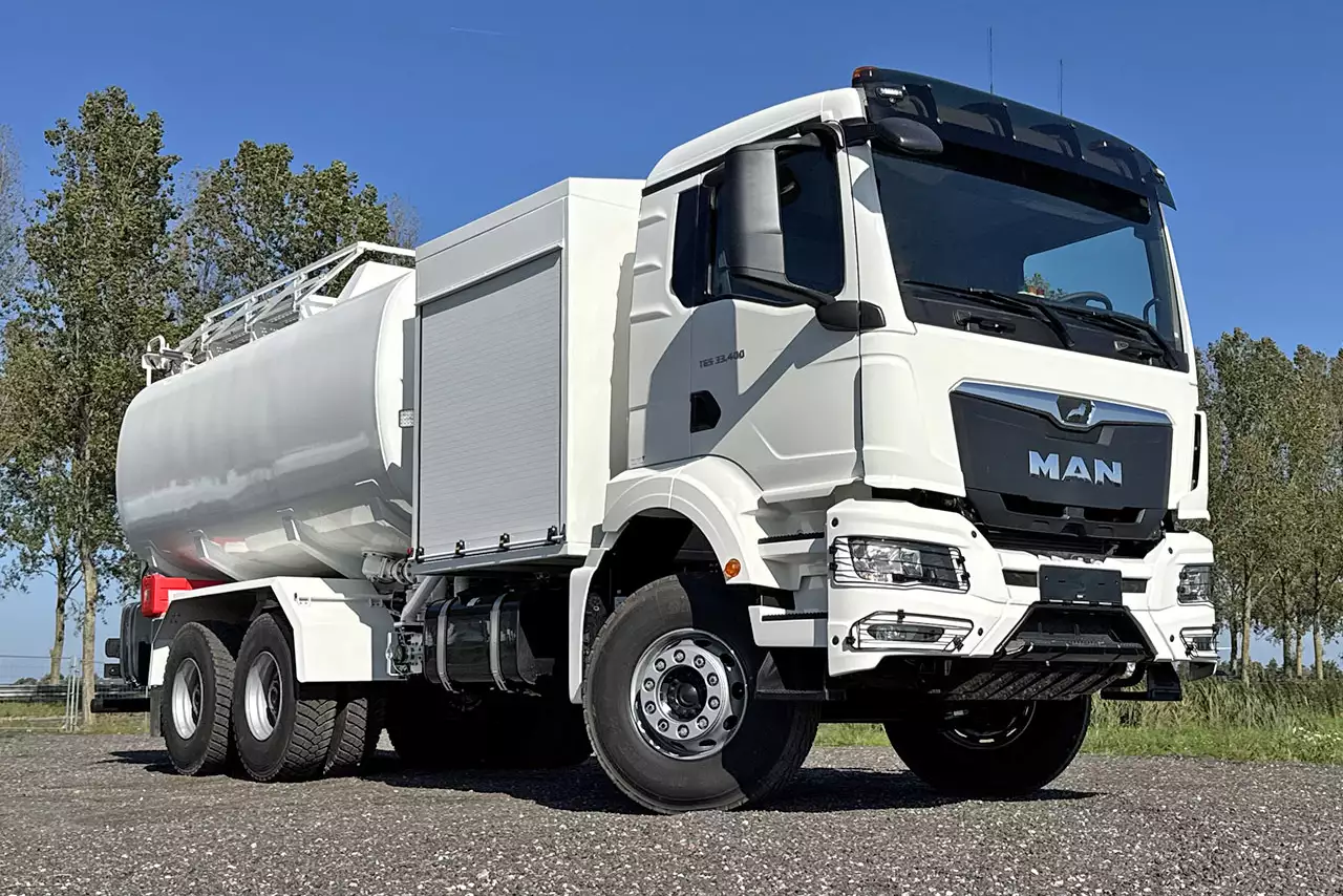 MAN TGS 33.400 BB CH ADR 6x4 Camião com tanque combustival de avião