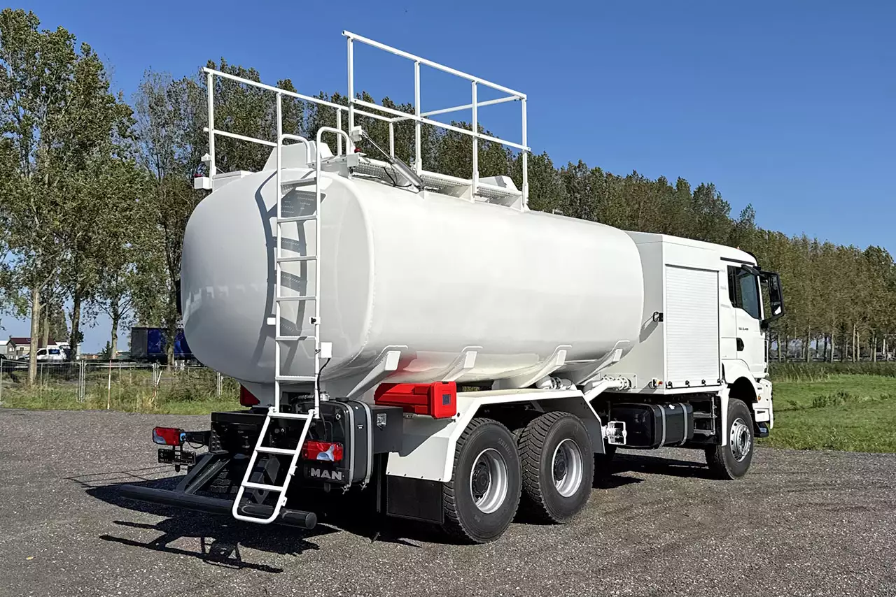 MAN TGS 33.400 BB CH ADR 6x4 Camião com tanque combustival de avião