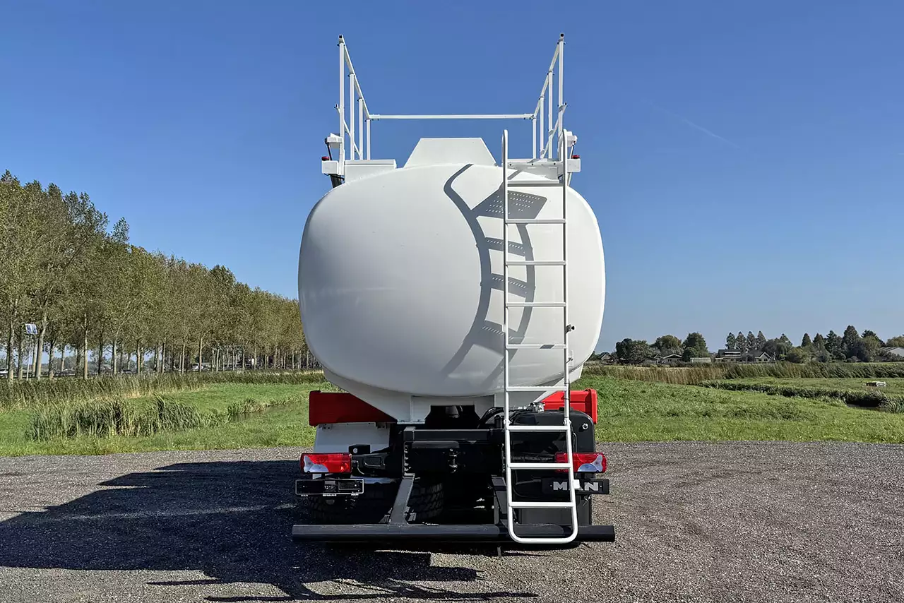 MAN TGS 33.400 BB CH ADR 6x4 Camião com tanque combustival de avião