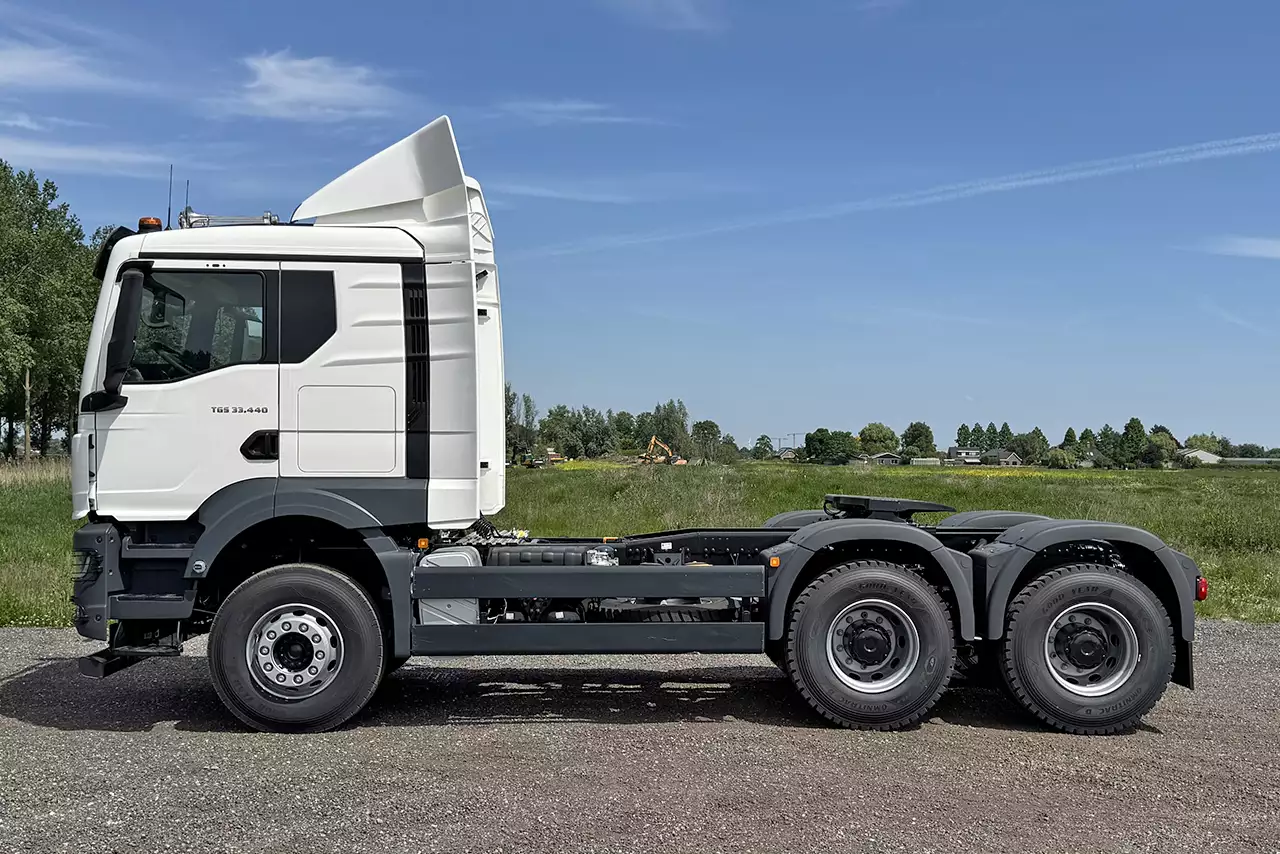 MAN TGS 33.440 BB SA Premium 6x4 Tractor Head