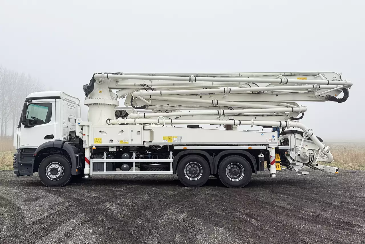 Mercedes-Benz Arocs 3340 6x4 Concrete Pump