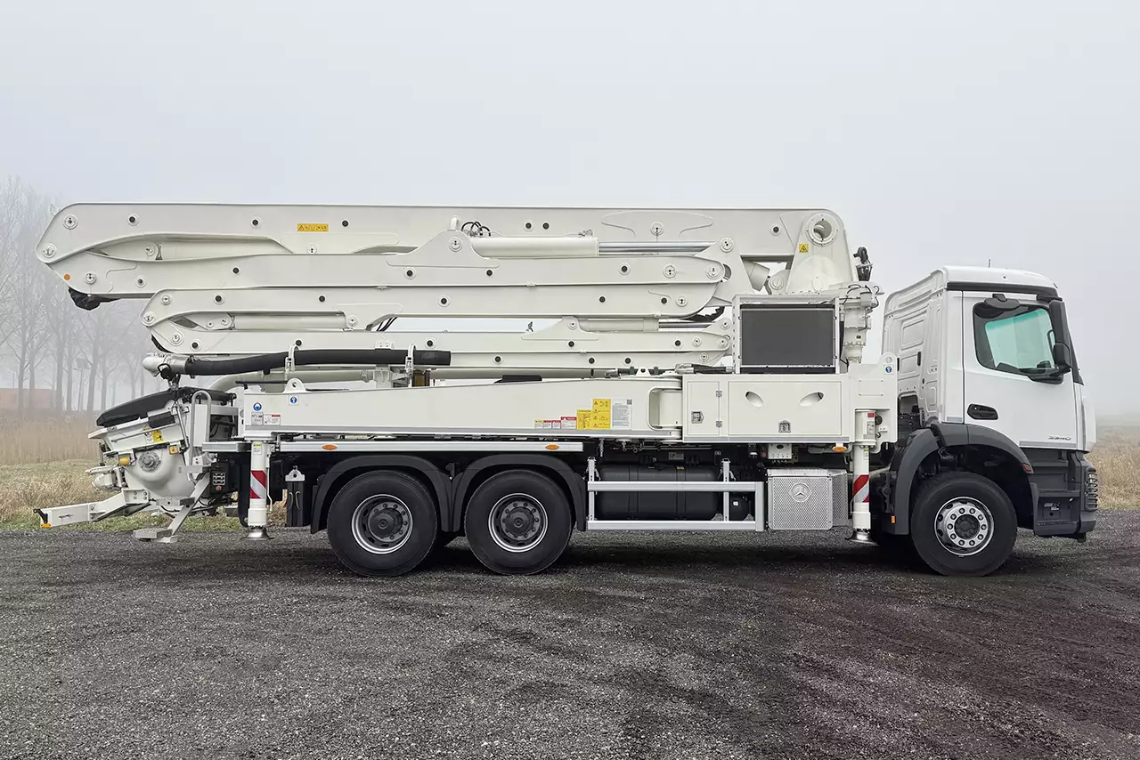 Mercedes-Benz Arocs 3340 6x4 Concrete Pump