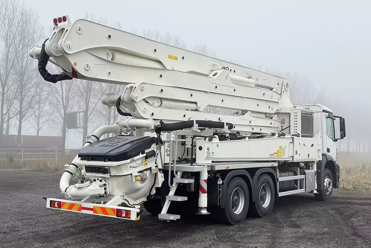 Mercedes-Benz Arocs 3340 6x4 Concrete Pump