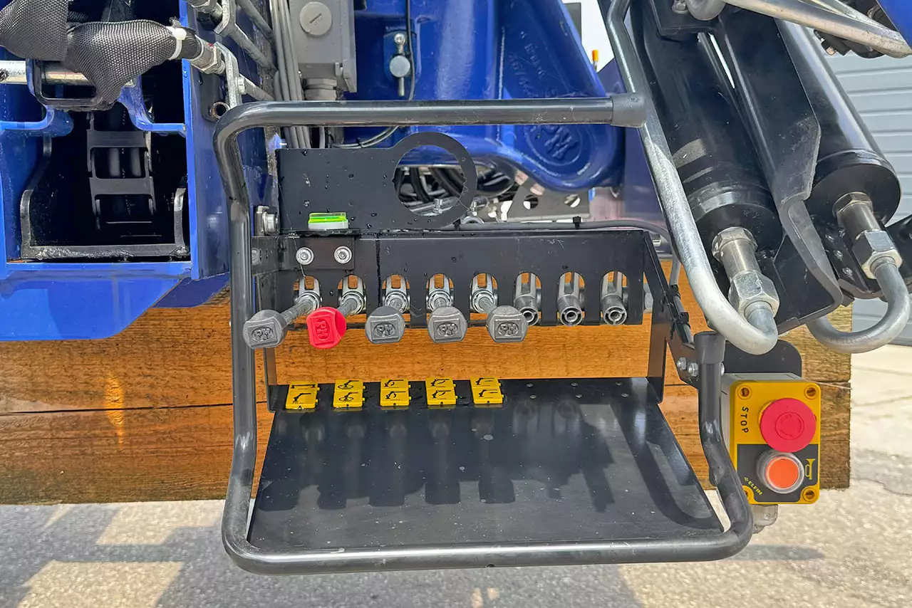 PM 24024PX Truck Crane