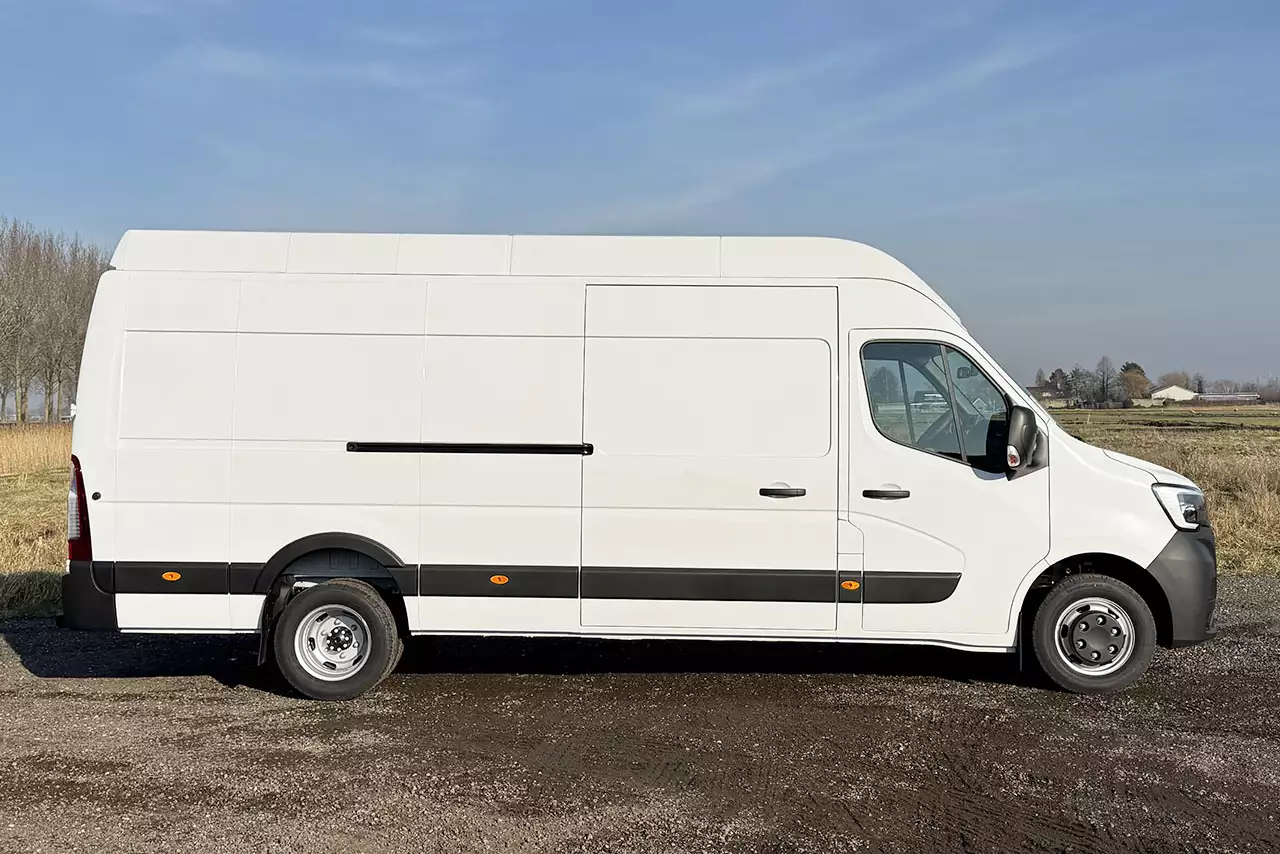 Renault Master L4H3 4x2 Closed Van