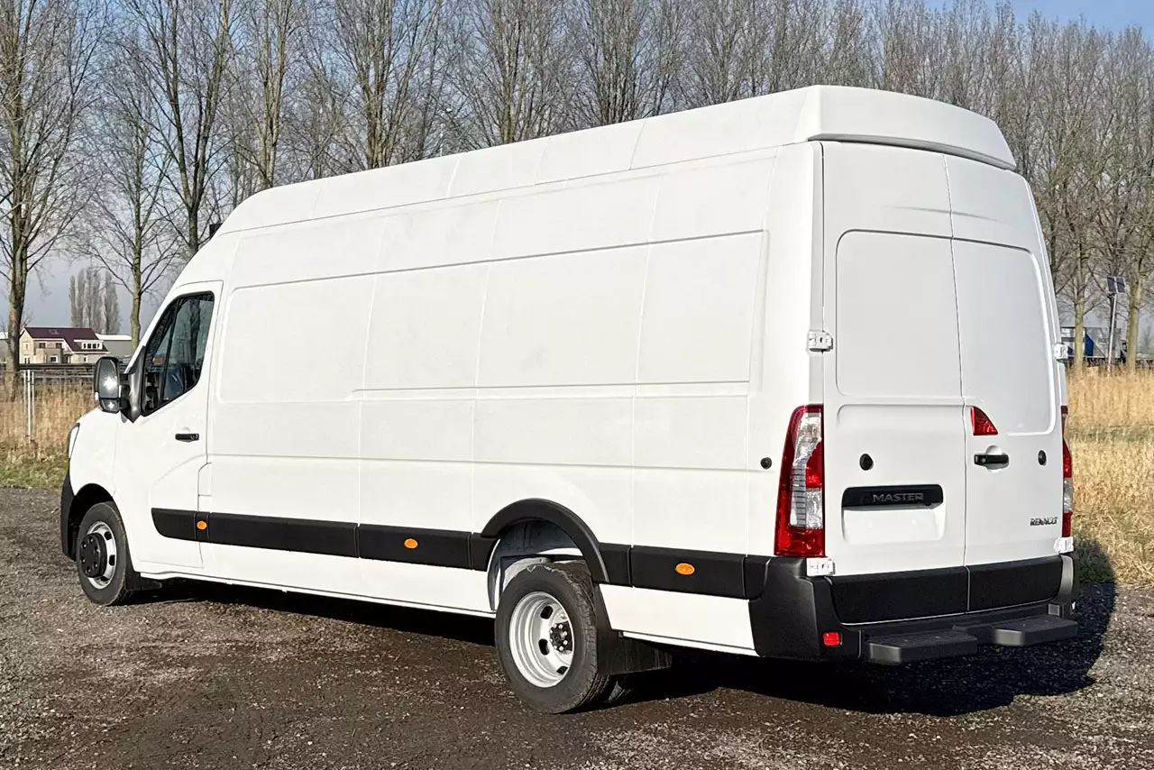 Renault Master L4H3 4x2 Closed Van