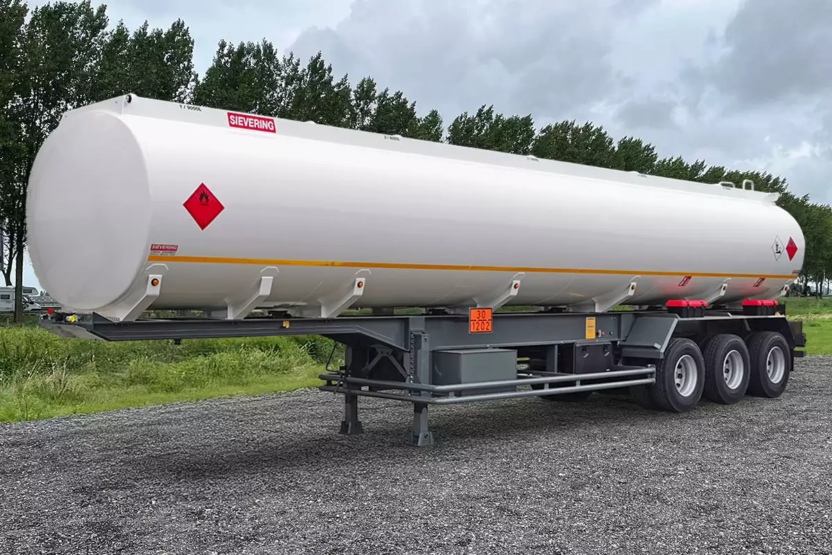 Sievering TSA45-5 ADR 3-Axle Trailer com tanque de combustivel