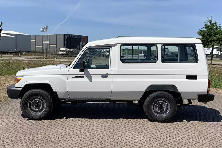 Toyota Land Cruiser HZJ78L