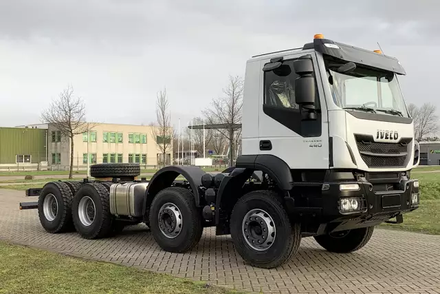 Iveco Trakker AD410T44H-4250