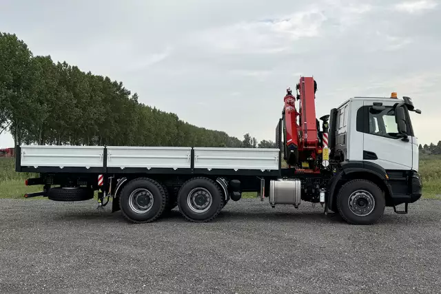 Iveco T-Way AD380T43H AT Fassi F335A.2.24