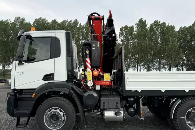 Iveco T-Way AD380T43H AT Fassi F335A.2.24