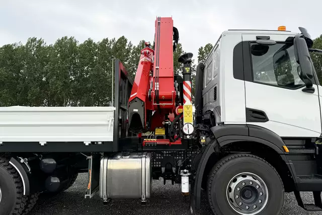 Iveco T-Way AD380T43H AT Fassi F335A.2.24