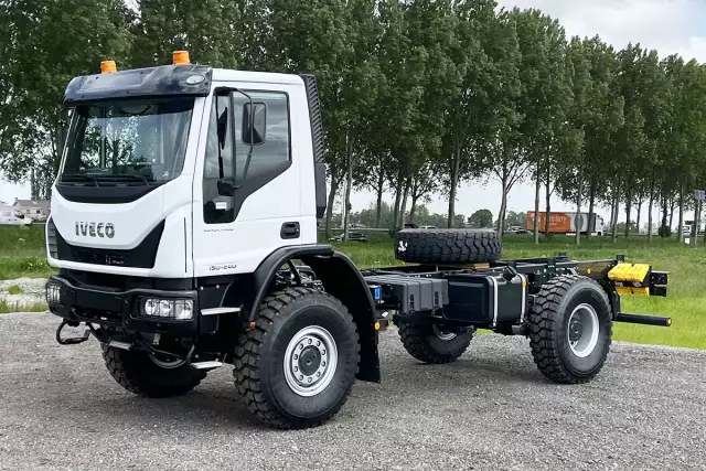 Iveco Eurocargo ML150E24WS-4150 4x4 Chassi Cabine