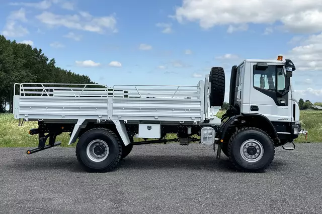 Iveco Eurocargo ML150E24WS 4x4 Plateau à ridelles