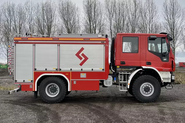 Iveco Eurocargo ML150E24WS AT CC 4x4 Camion de pompiers