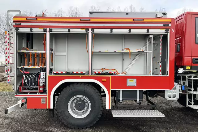 Iveco Eurocargo ML150E24WS AT CC 4x4 Camion de pompiers