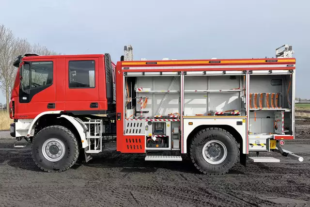 Iveco Eurocargo ML150E24WS AT CC 4x4 Camião combate a incendio