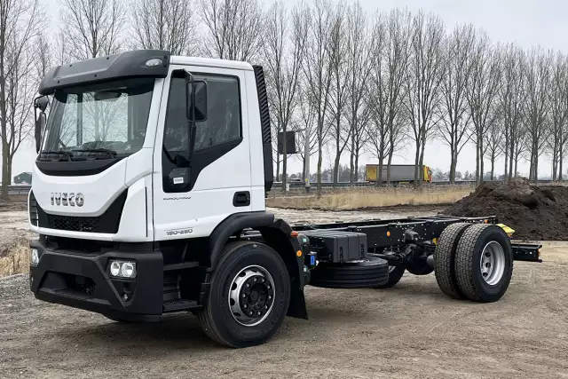 Iveco Eurocargo ML180E28-4185 4x2 Chassis Cabin