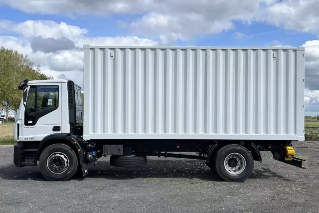 Iveco Eurocargo ML180E28 4x2 Caisse fermée