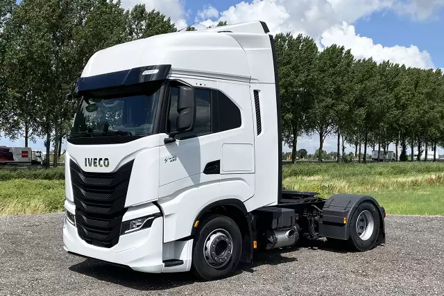 Iveco S-Way AS440S43T/P AT 4x2 Tractor Head