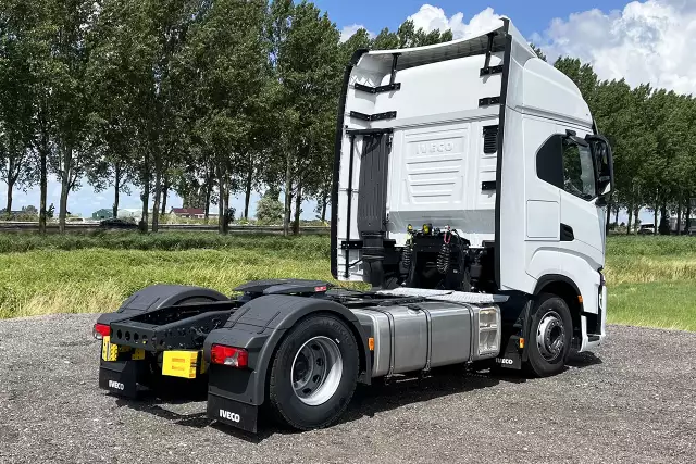 Iveco S-Way AS440S43T/P AT 4x2 Tractor Head