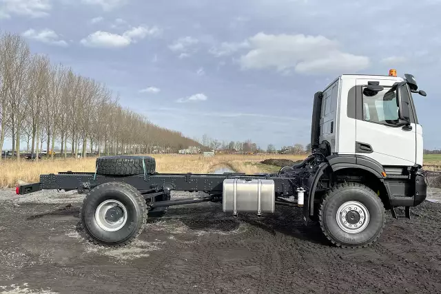 Iveco T-Way AD190T47WH-4500 4x4 Chassi Cabine