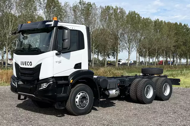 Iveco T-Way AD380T43H-3800 AT 6x4 Chassis Cabin