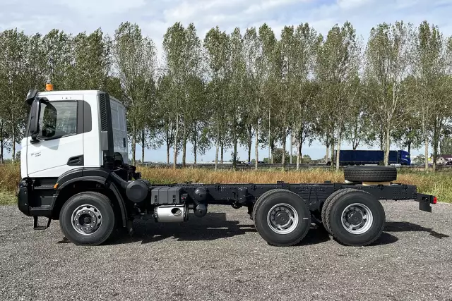 Iveco T-Way AD380T43H-3800 AT 6x4 Chassis Cabin