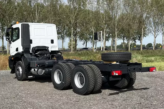 Iveco T-Way AD380T43H-3800 AT 6x4 Chassis Cabin