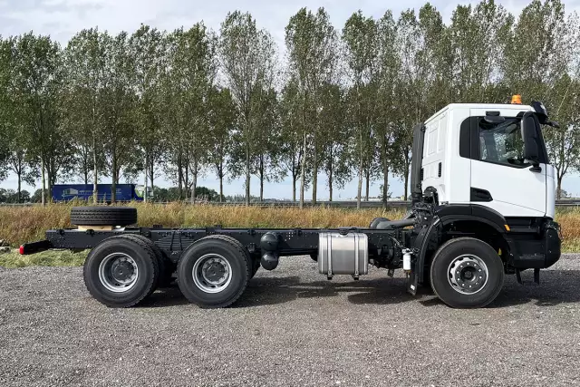 Iveco T-Way AD380T43H-3800 AT 6x4 Chassis Cabin