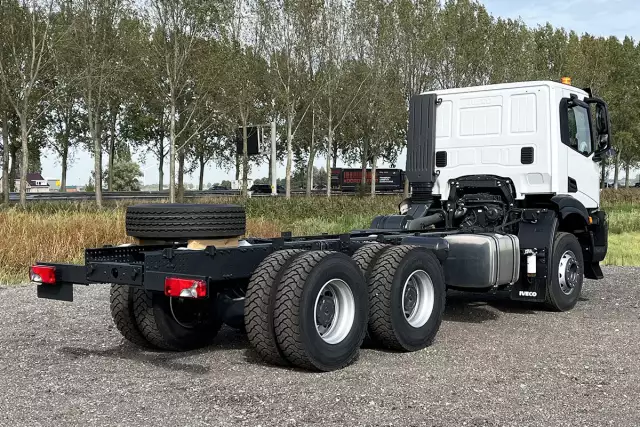 Iveco T-Way AD380T43H-3800 AT 6x4 Chassis Cabin