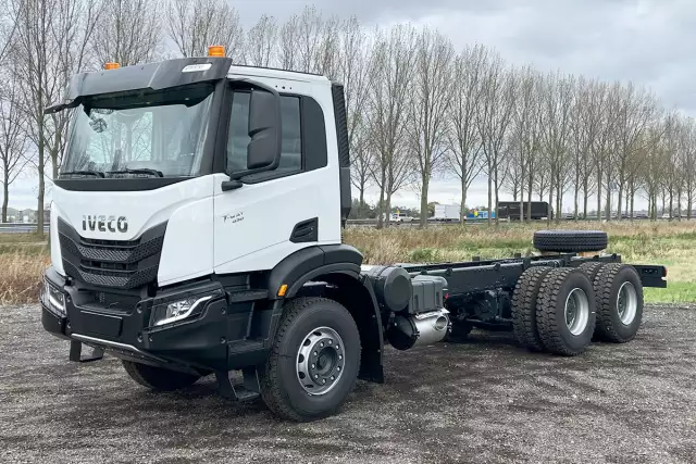 Iveco T-Way AD380T43H-4500 AT 6x4 Chassis Cabin